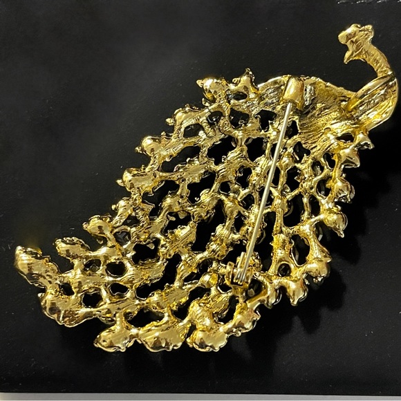 ✨Stunning Green Peacock Brooch with Crystals - Picture 3 of 3